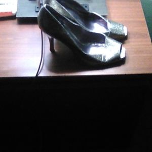 8.5 Rampage heels (gator)